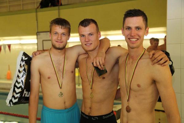 Vėl vyrai
