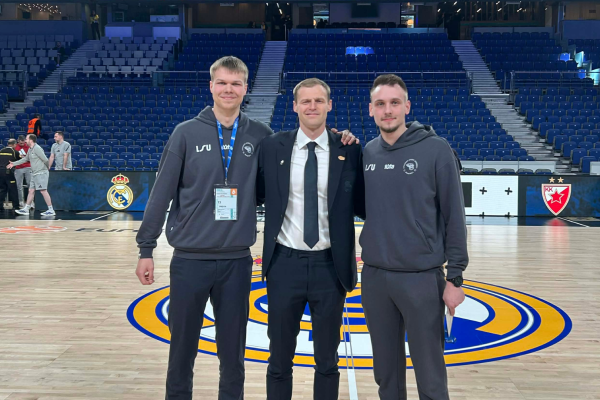 Martynas Pocius su LSU studentais Martynas Pocius su LSU studentais